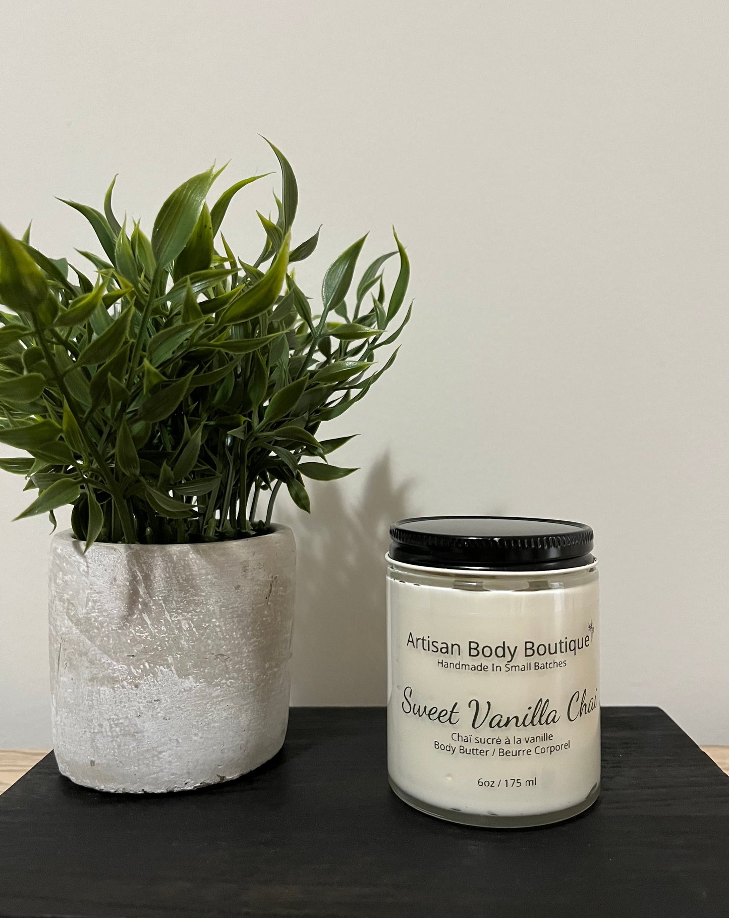 Sweet Vanilla Chai body butter – nourishing whipped body cream with warm vanilla and spice, enriched with shea butter